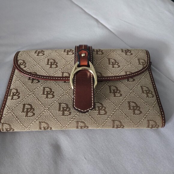 Dooney & Bourke wallet NWOT - Picture 1 of 6